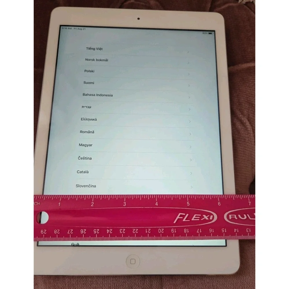 Apple iPad Air Silver A-1474 32GB 1st Gen i0S WiFi  9.7